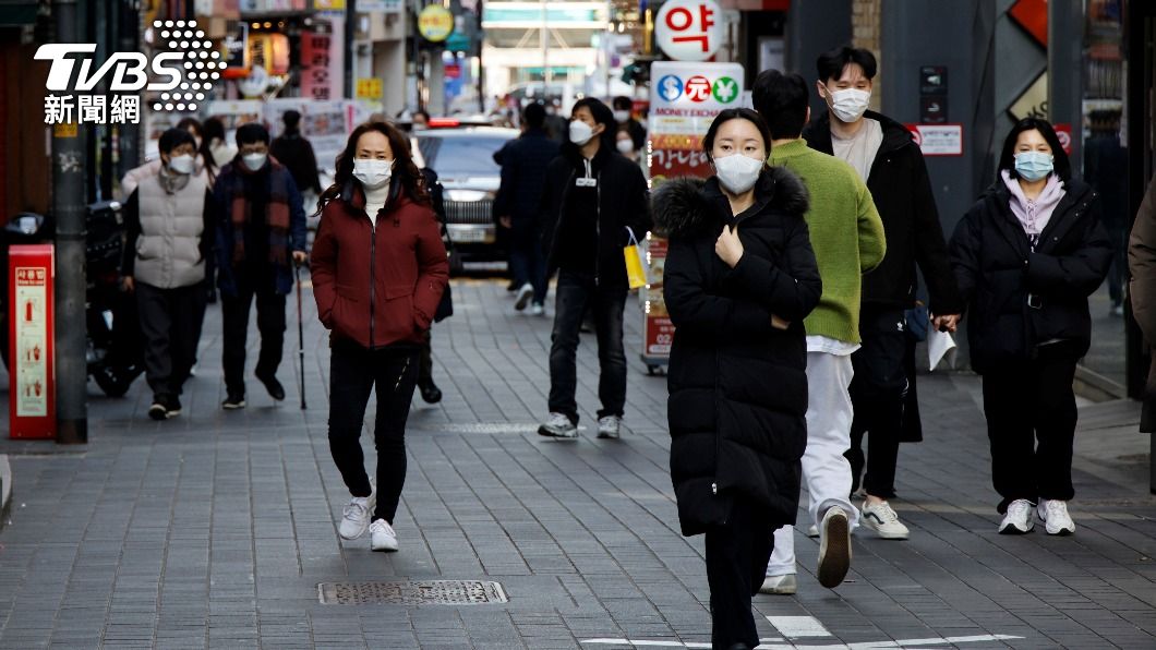 南韓自開放與病毒共存模式後,確診數居高不下。(圖/達志影像路透社)