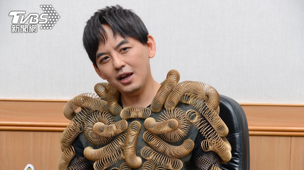 狂撈奶粉錢!黃子佼連操70天 助理聽「年終」滿意笑了