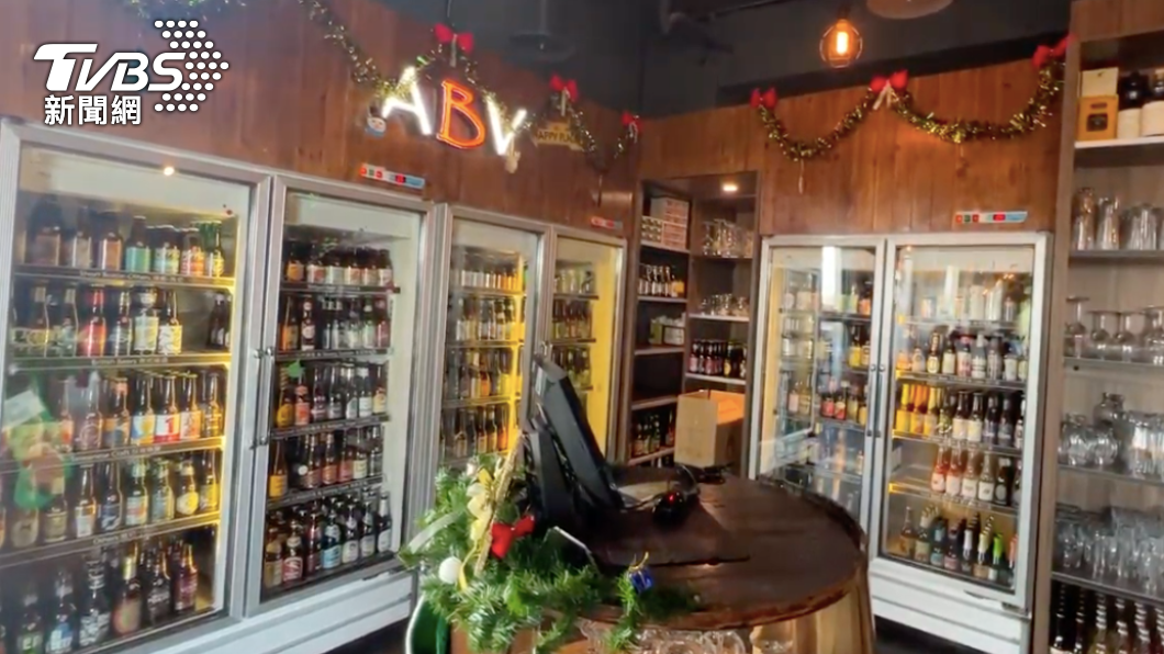 ABV Bar & Kitchen 閣樓餐酒館提供300款精釀啤酒。(圖/TVBS)