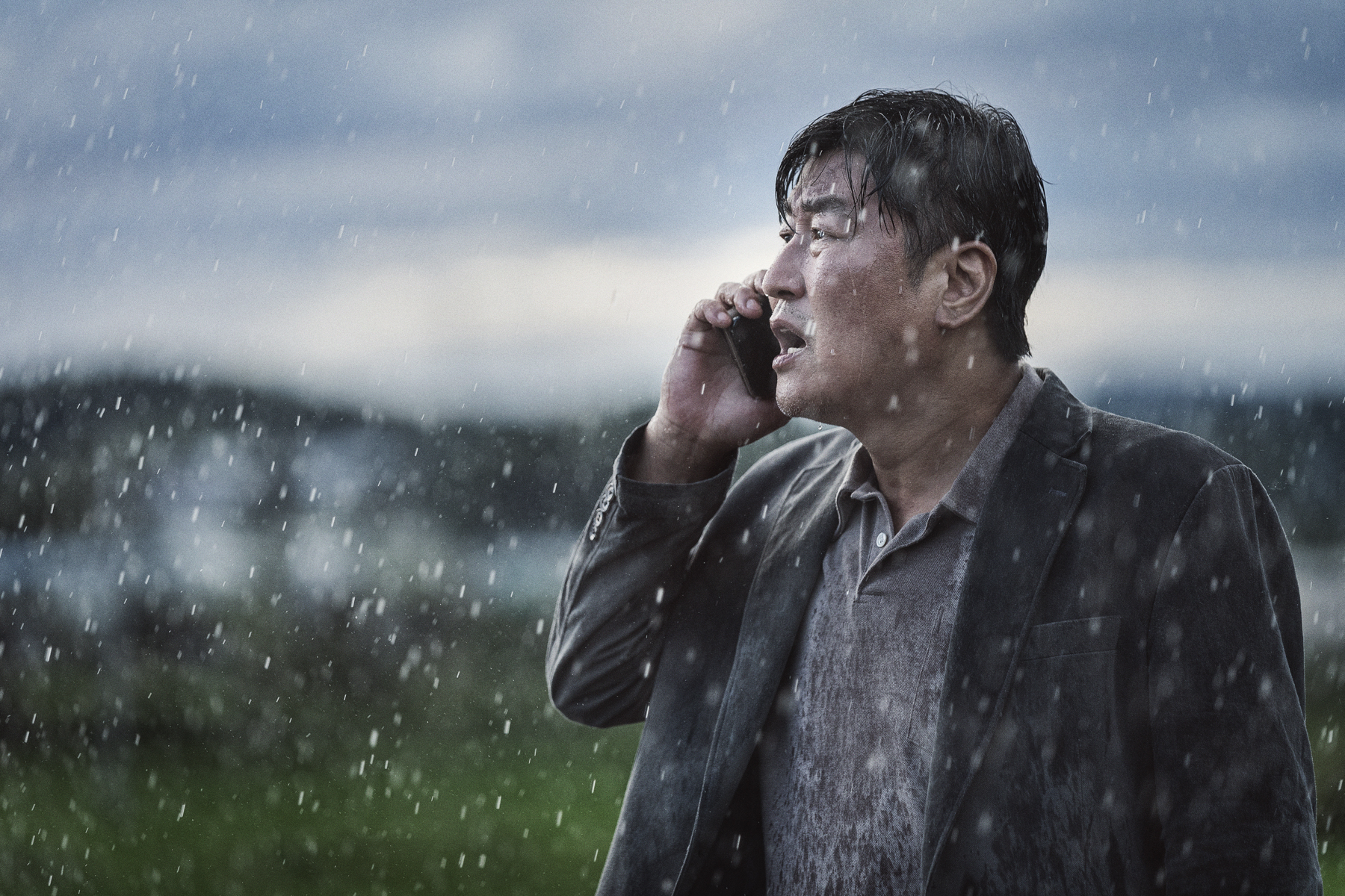 《緊急迫降》由李秉憲、宋康昊主演。(圖/車庫娛樂提供)