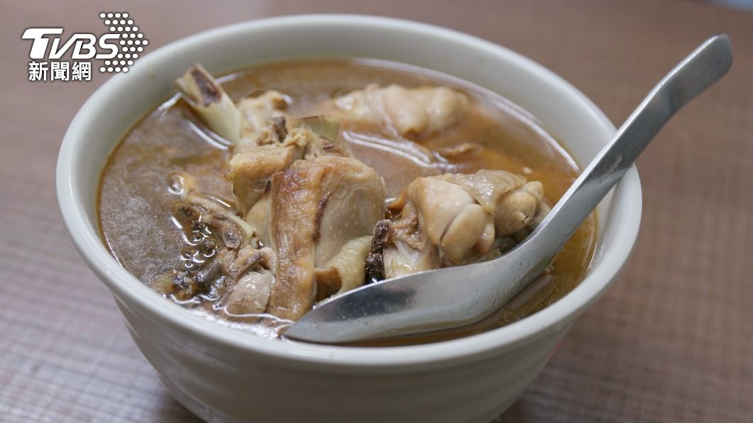 集中檢疫所「爽嗑麻油雞」！餐點超豪華　砸錢原因曝