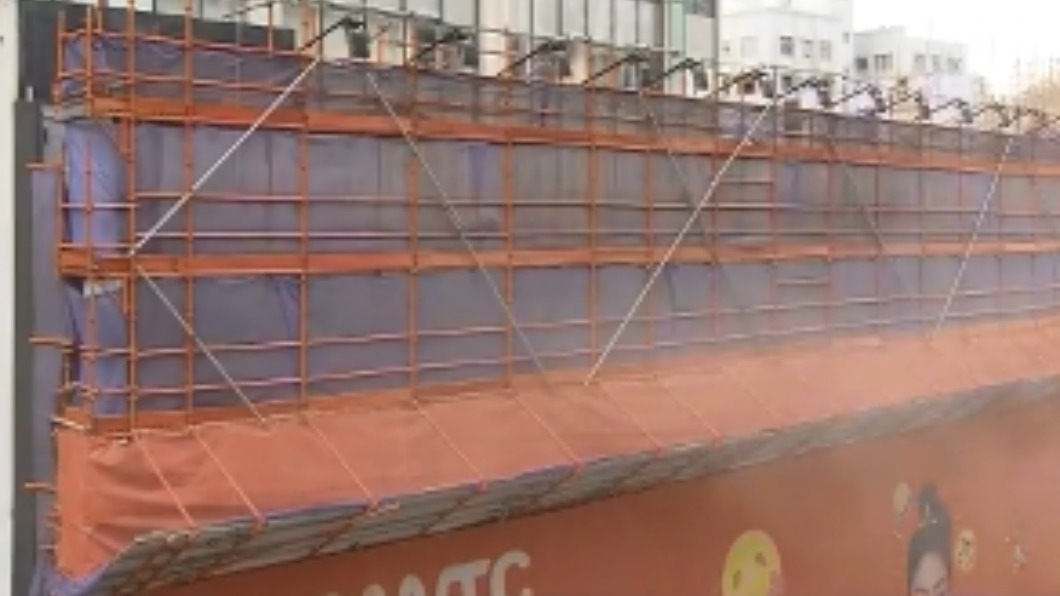 濃煙蔓延至建築物外部。(圖/翻攝自TVB)