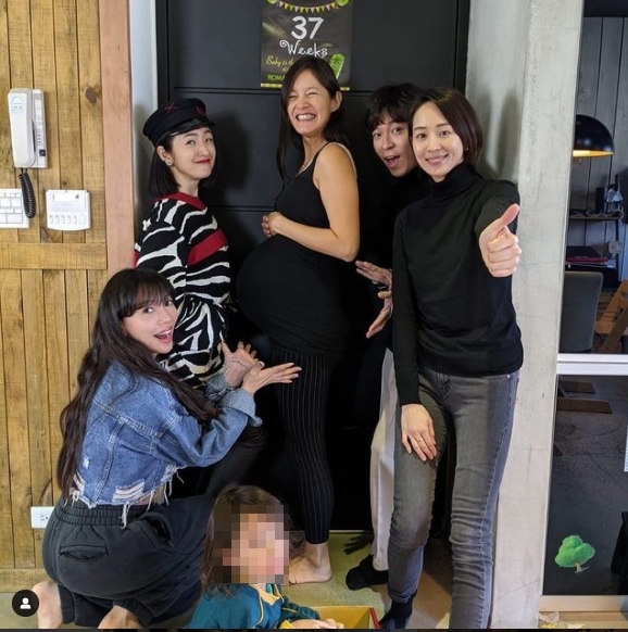 Janet今年2月懷孕時與李靚蕾聚會。(圖/翻攝自李靚蕾IG)