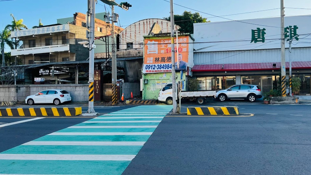 行人庇護島釀翻車?議員求改善 網轟:「切西瓜」才翻車