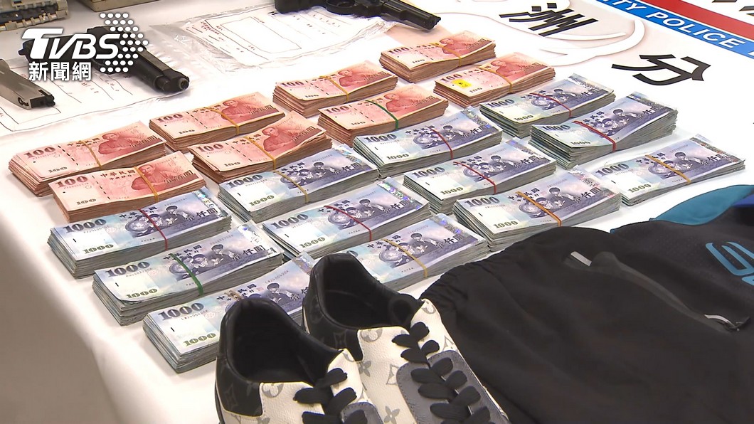 劉嫌落網後，警方還原其手機發現內賊是護鈔保全蔡嫌。（圖／TVBS）