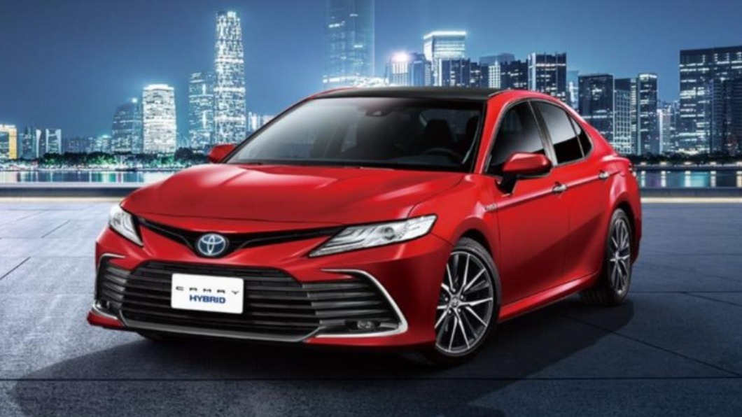 如果是一輛全新的Toyota Camry油電版本,其售價就要破百萬,比起不少二手雙B還要更貴。(圖/Toyota提供)