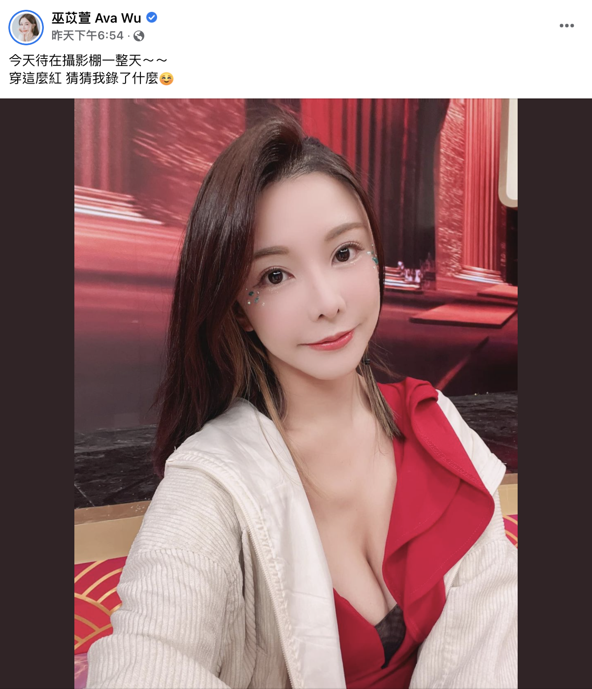 巫苡萱在臉書分享工作照，大秀過年戰袍。（圖／翻攝自巫苡萱臉書）