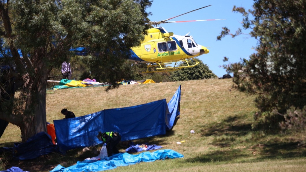 澳小學充氣城堡遭強風吹起　孩童從10公尺高墜落釀4死