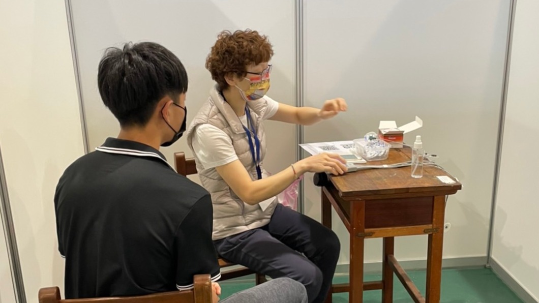 開打BNT第2劑！防心肌炎　台大助北市4校做心電圖檢查