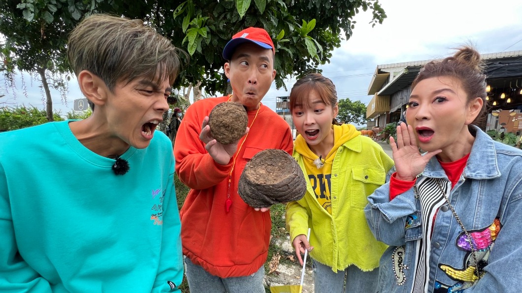 有味!浩子遭設計「全臉緊貼牛屎牆」 一反擊動作超嚇人