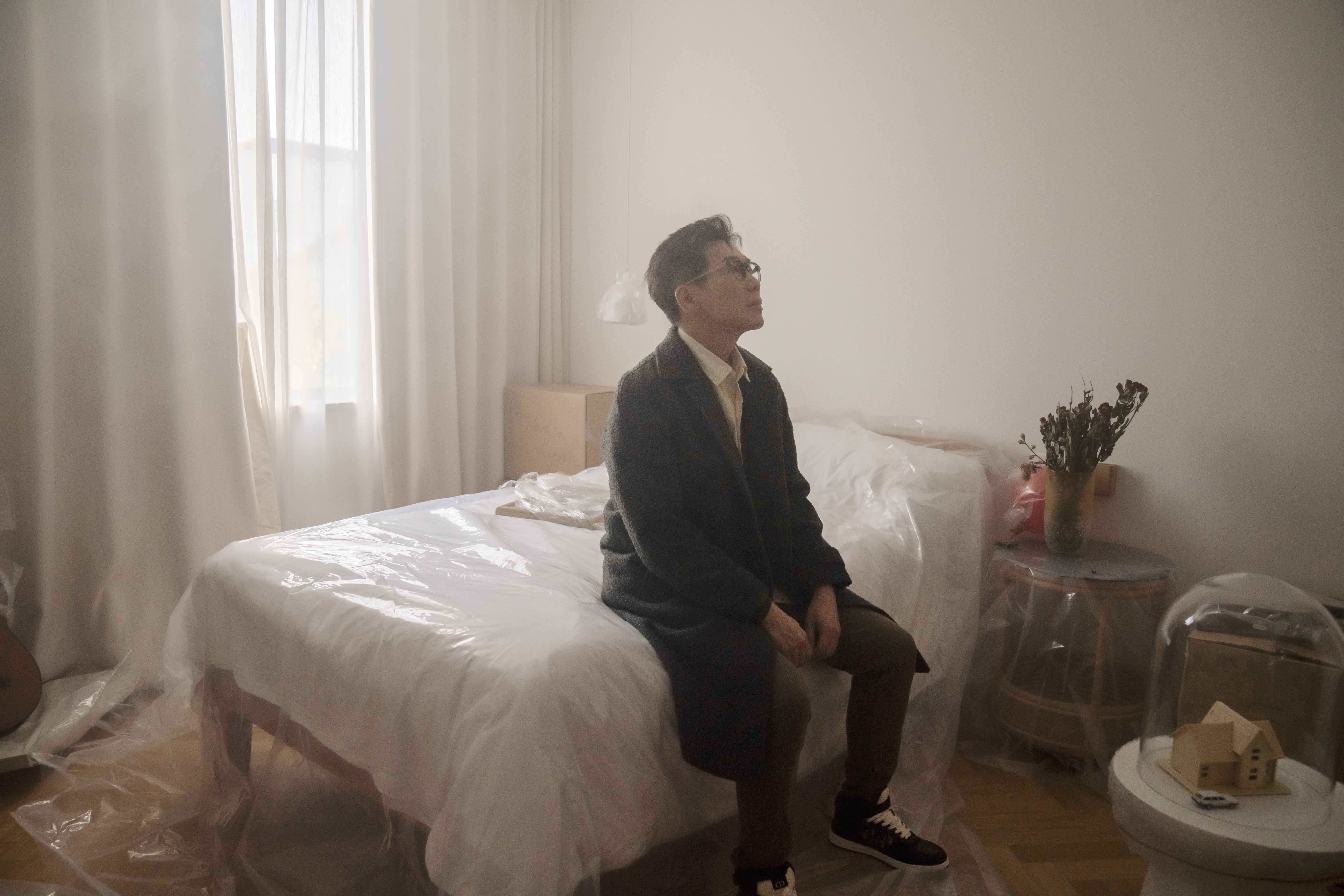 品冠錄製新單曲時揪心流淚。(圖/種子音樂提供)