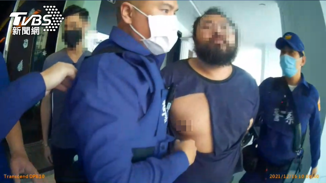 太吵了啦!5男2女酒後開打 他衣服被扯破露點了