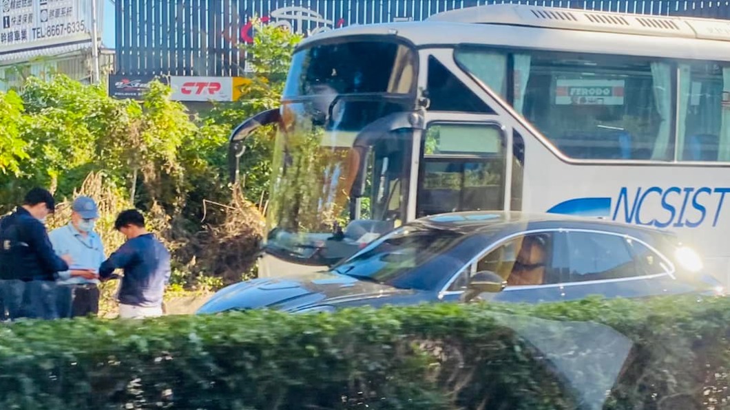 僅車損未造成人員傷亡。(圖/翻攝自重機車友 各區路況天氣回報中心 臉書)