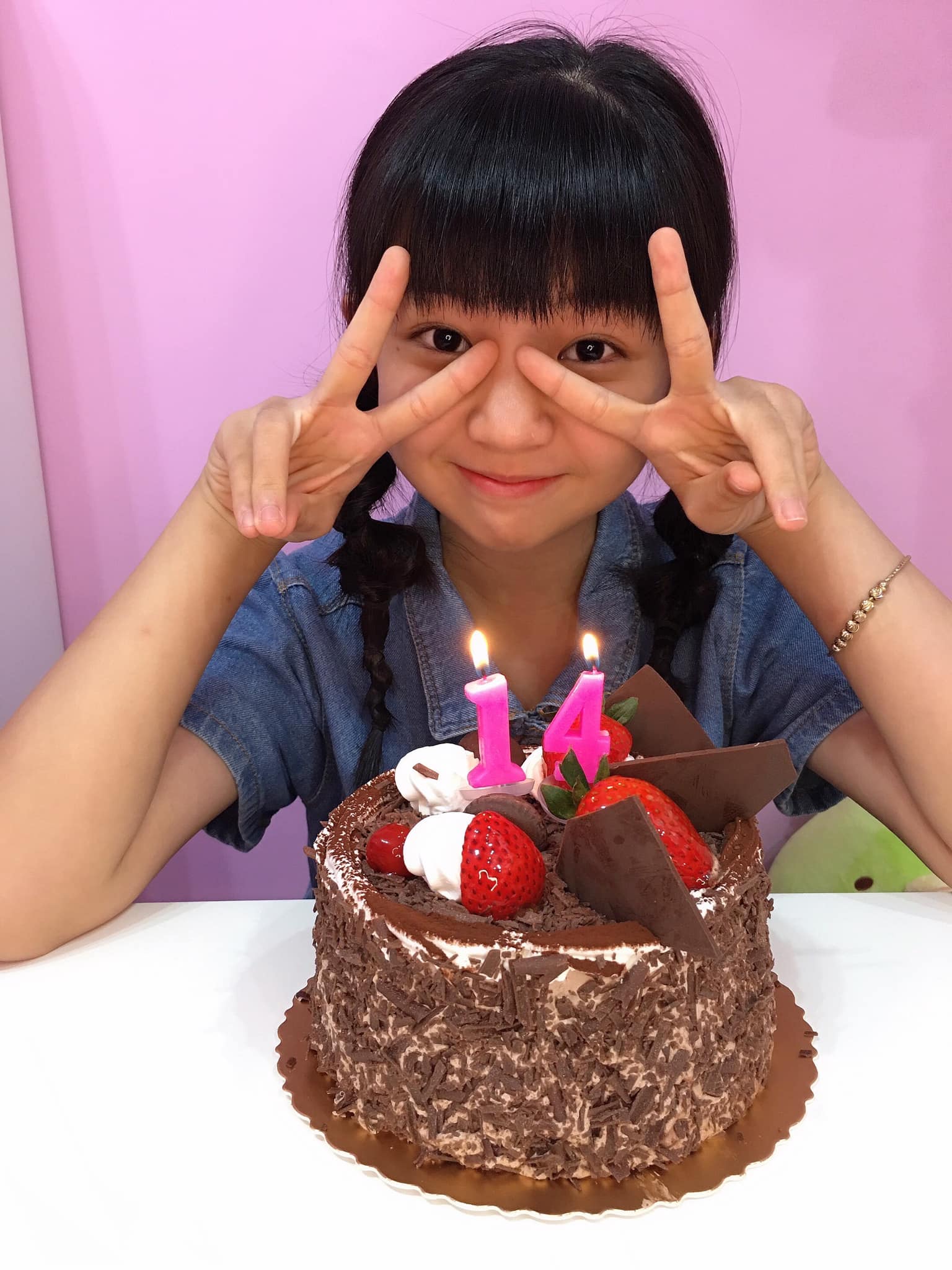 吳以涵和小嘉玲都是12月9日生日。(圖/華視提供)