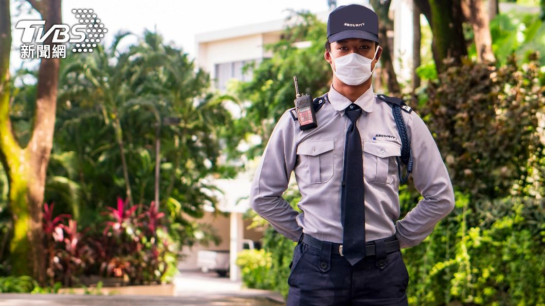 不少豪宅前方都會有穿著非常威風的保全。（示意圖／shutterstock達志影像）