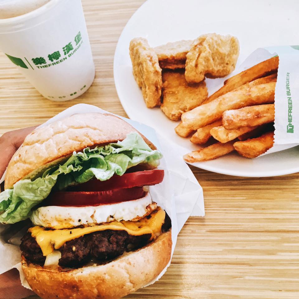 網友認為樂檸漢堡屌打各大漢堡店。(圖/翻攝自樂檸漢堡(THEFREEN BURGER)粉專)