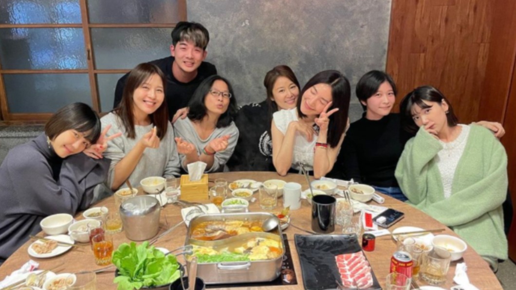 先前《華燈》演員素顏吃火鍋也引起討論，大家感情非常好。（圖／翻攝自楊謹華IG）