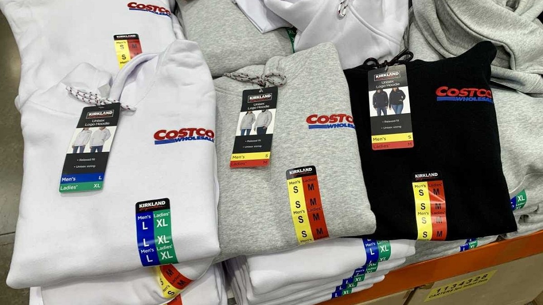 帽T上有明顯的好市多LOGO。(圖/翻攝自Costco好市多 商品經驗老實說)