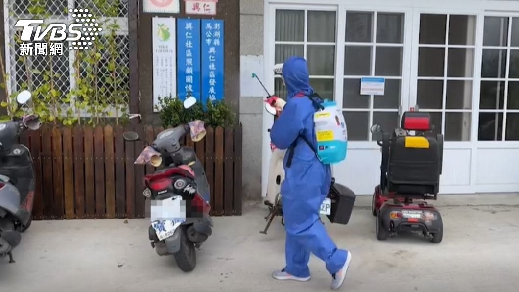 漁工下機後就前往馬公第三漁港。（圖／TVBS）