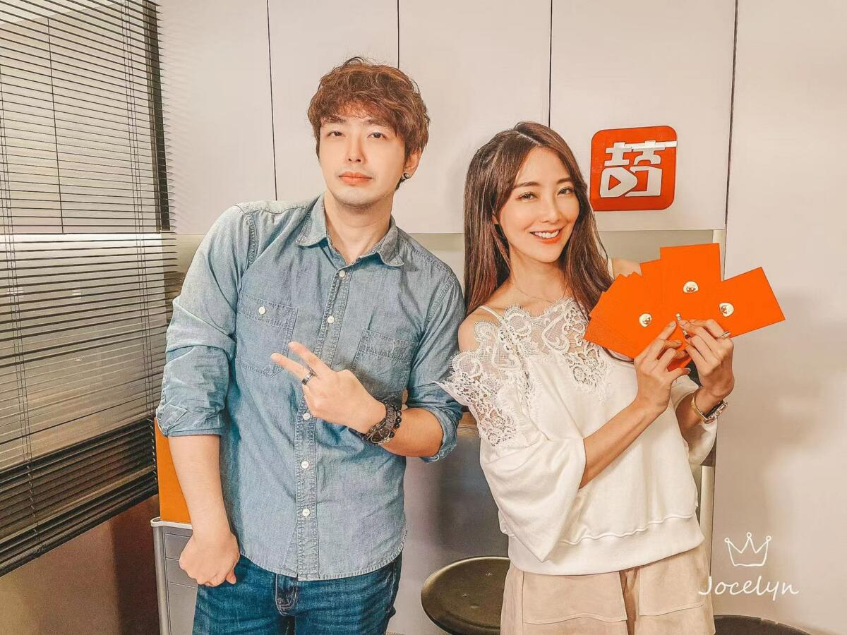 唬爾摩斯與天堂鳥。(圖/電商平台《喆喆》提供)