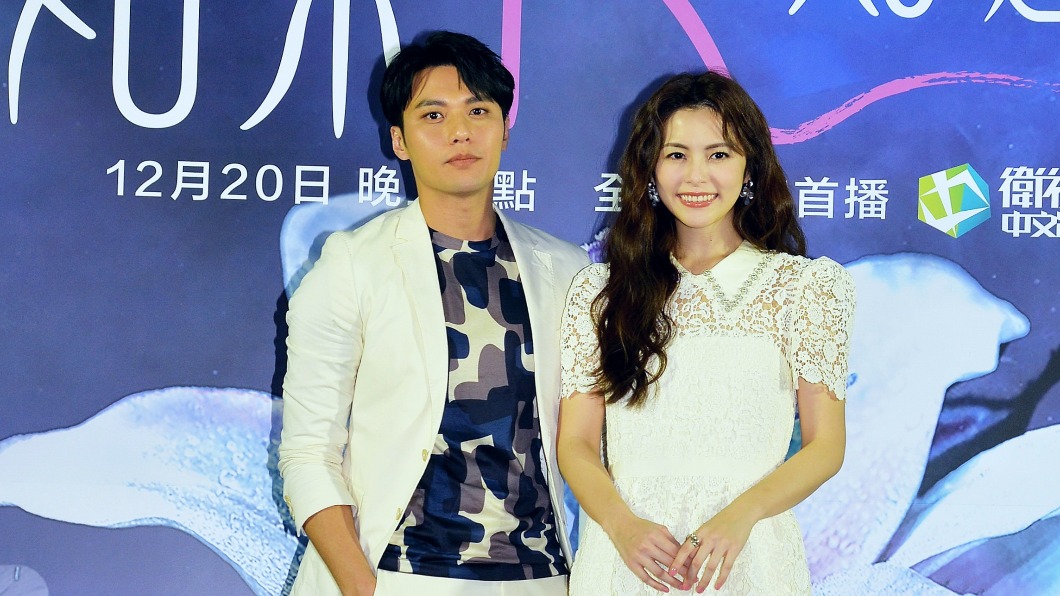 男星突拉任容萱「摸胸肌」! 她羞曝:真的好大