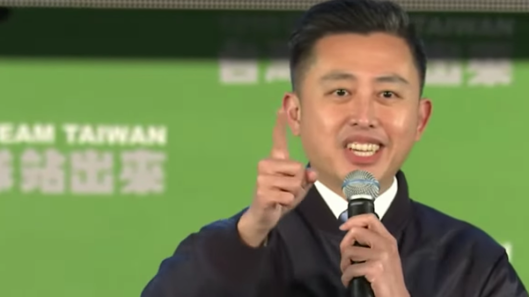 民進黨於凱達格蘭大道前舉辦公投之夜活動。(圖/TVBS)