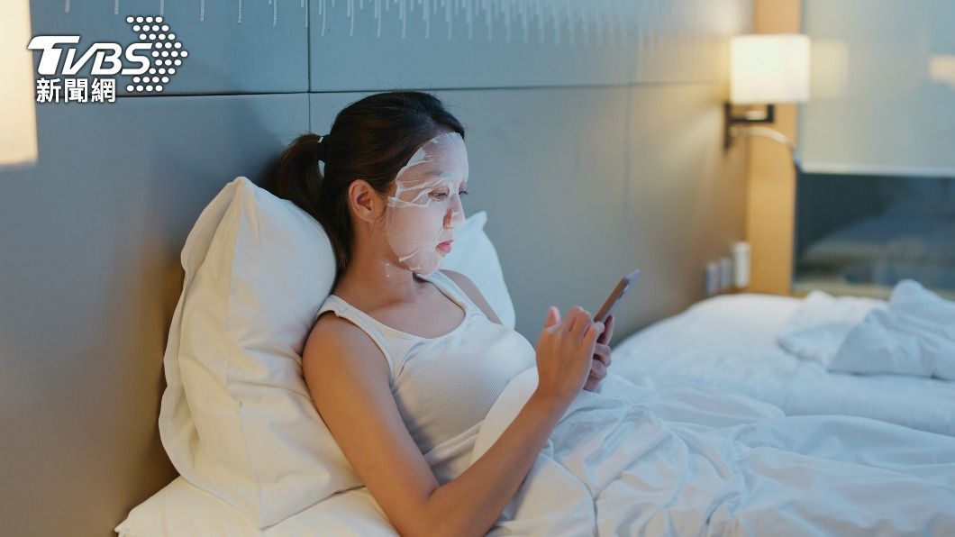 小孟老師提醒冬至不要熬夜。(示意圖/shutterstock達志影像)