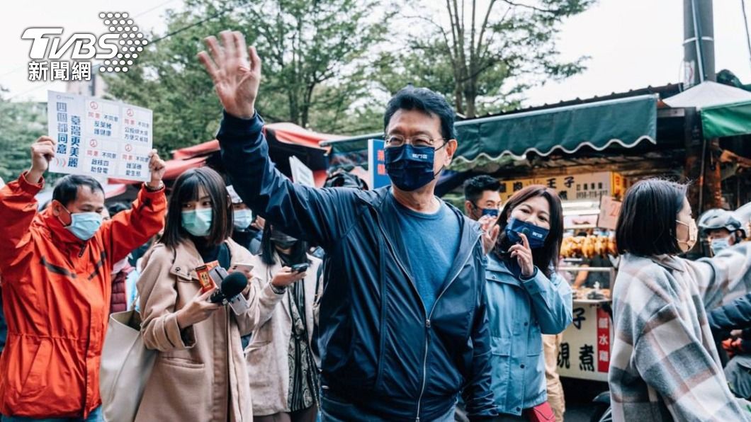 趙少康投票前先到市場掃街。（圖／趙少康辦公室提供）