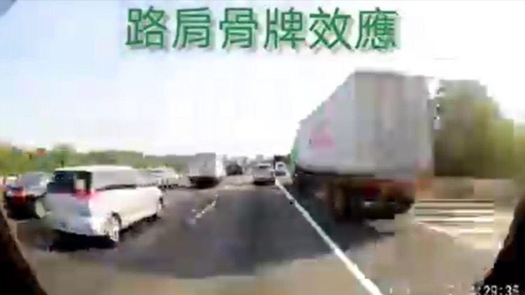 一輛接一輛!國道事故塞爆 他發文批後車違規如「骨牌」