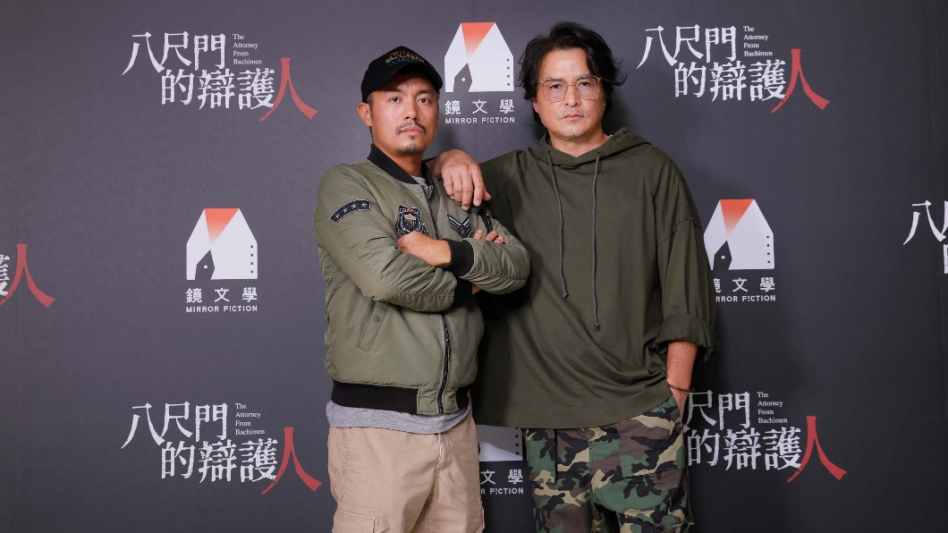 《八尺門的辯護人》范逸臣、李銘順。(圖/鏡文學提供)