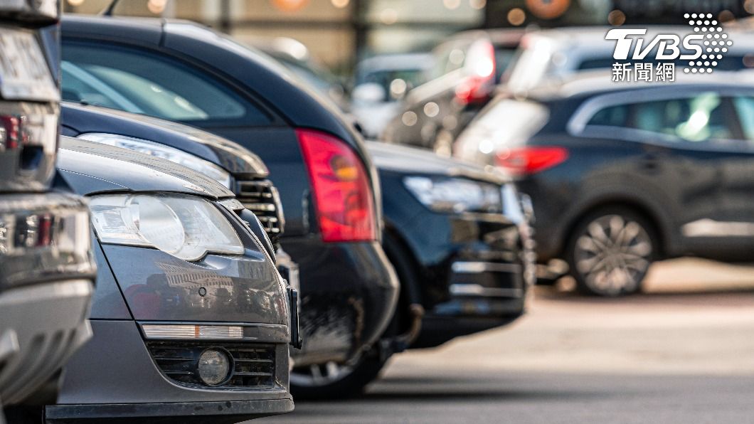 路邊停車遇到擦撞的風險較高。(示意圖/shutterstock達志影像)