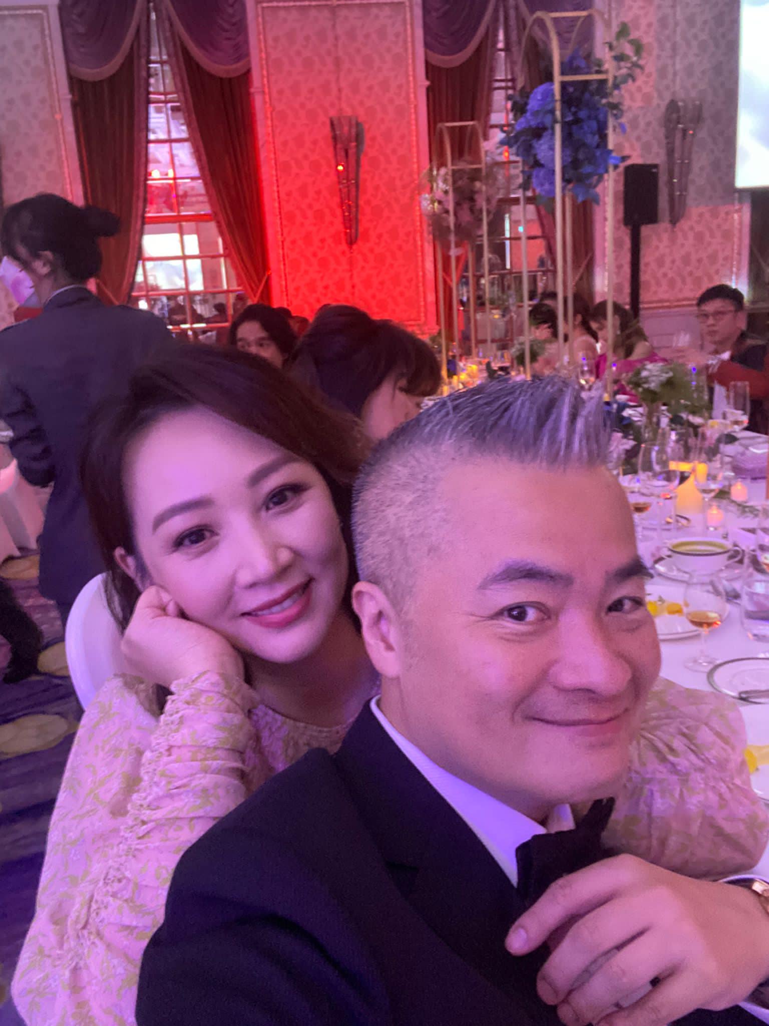 郁方與斐儷珠寶總經理陳昱羲婚姻幸福。（圖／翻攝自郁方臉書）