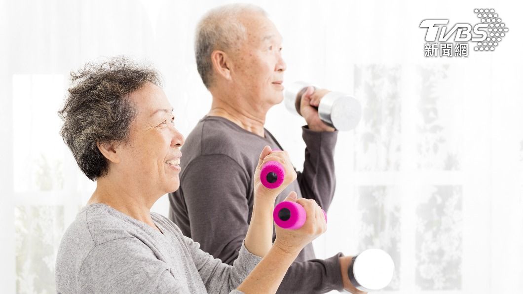 老年人可多做運動防止高血壓。(示意圖/shutterstock達志影像)
