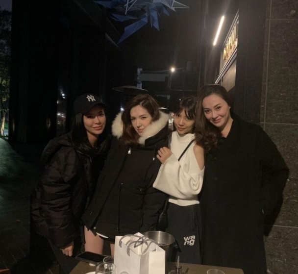 先前Elin曾曬出與李靚蕾的聚會合照,另外還有女星許瑋甯。(圖/翻攝自Elin IG)