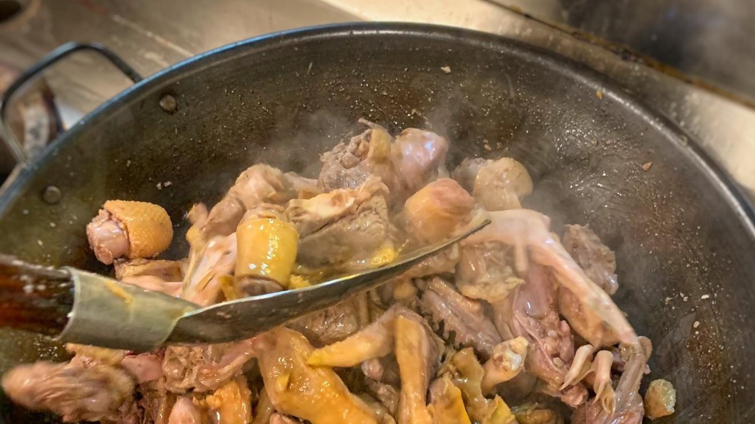 網友盤點出台北前10大薑母鴨店。(圖/翻攝自麒麟薑母鴨Facebook)