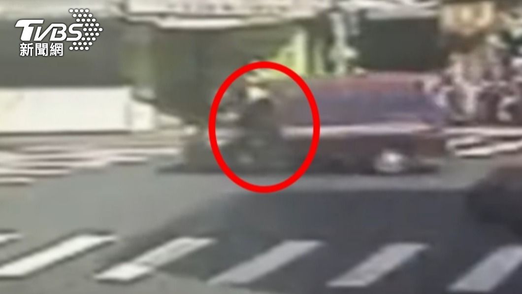 超狂偷車賊!拖行員警路中轉圈 交保後再竊逾8車被逮