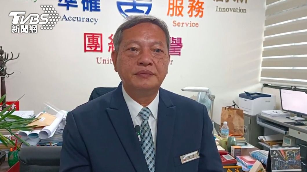 台鐵花蓮運務段長吳金添說明新城車站設計理念。(圖/TVBS)