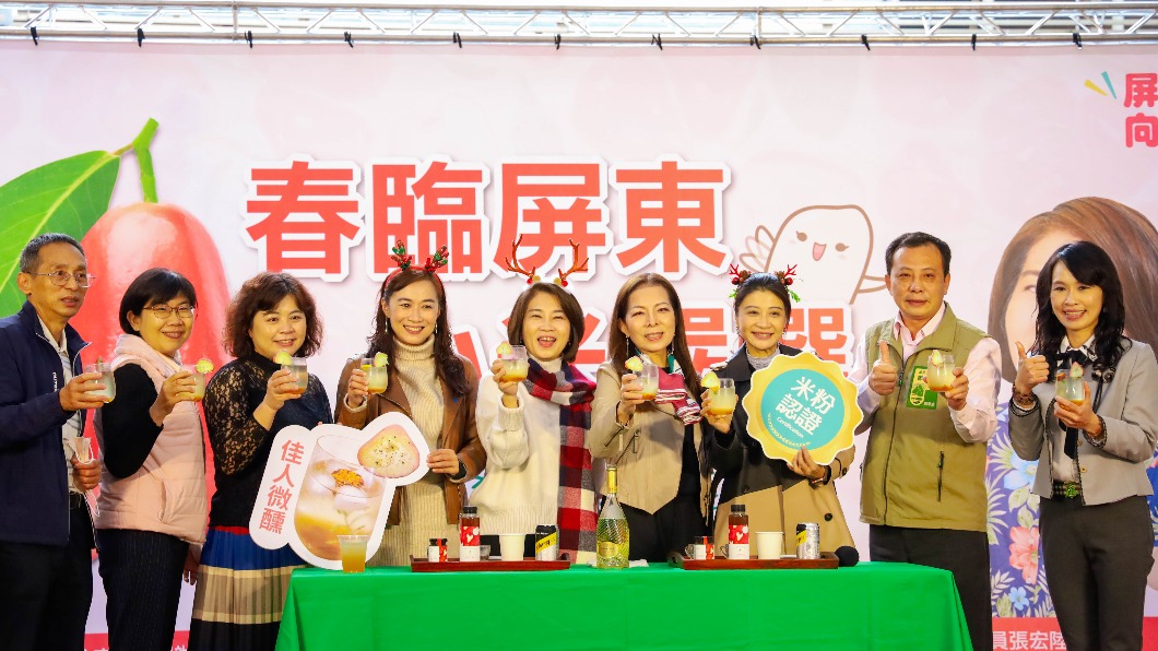 民進黨立委周春米、吳秉叡、許智傑等人今天(21日)在立法院舉辦推廣屏東蓮霧活動。（圖/周春米辦公室提供）