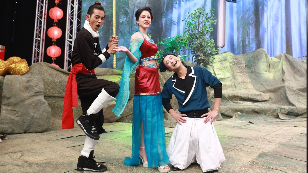 浩子(右一)嗆聲會比蘇晏霈性感。(圖/民視提供)