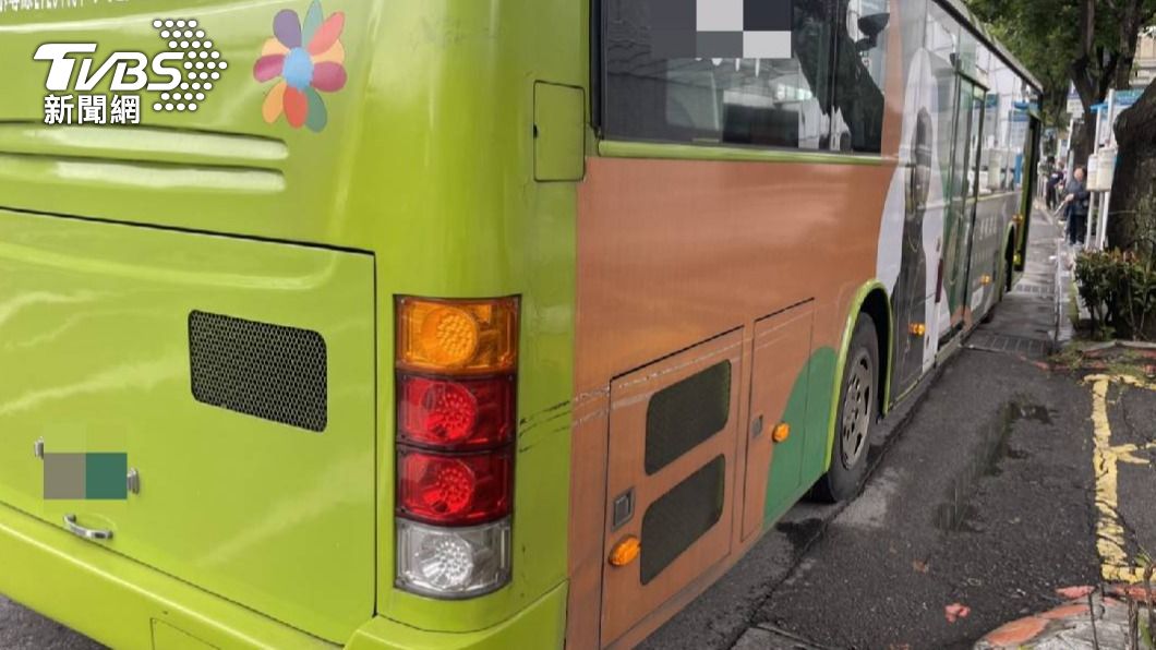 宿醉酒沒退！客運司機進站擦撞臨停車　警一測「沒過」遭解雇