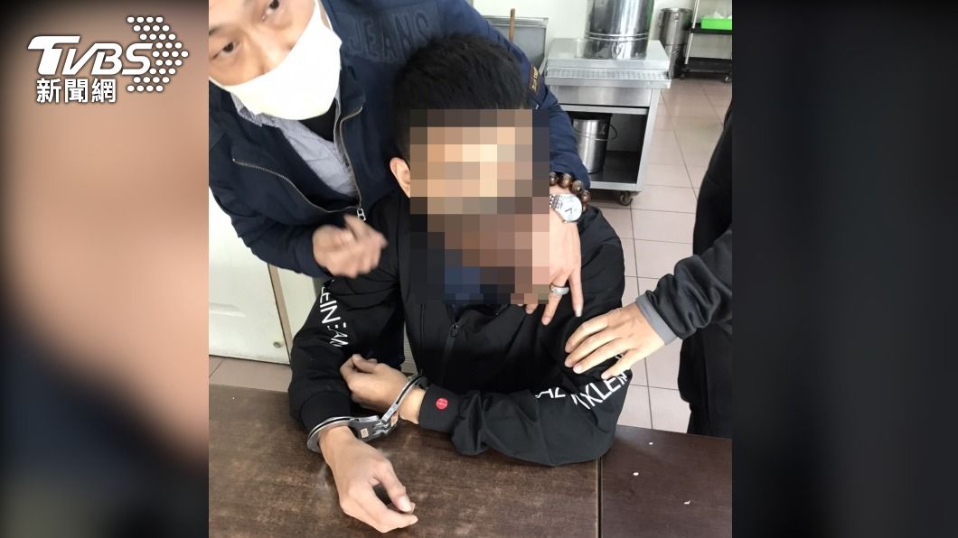 台中角頭「要命小方」兒揹4條通緝 逃亡3年大肚落網