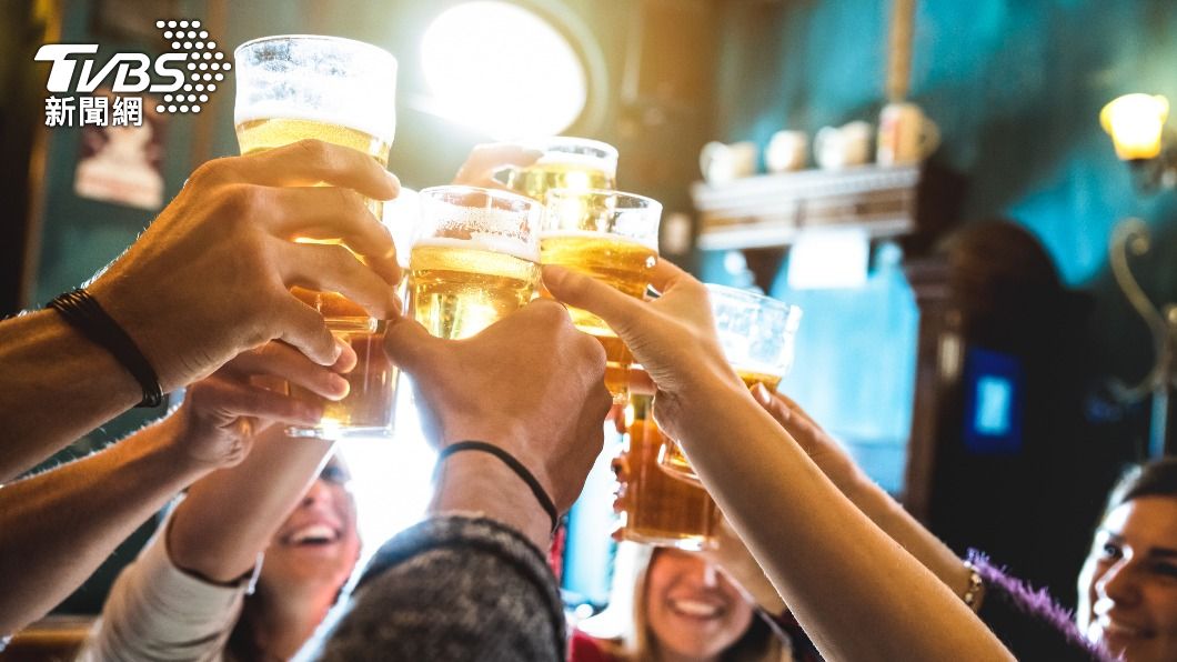 啤酒會越喝越胖。(示意圖/shutterstock達志影像)