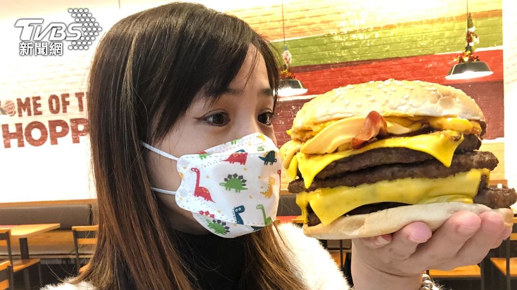 漢堡王則於21日至明年1月3日推出「聖誕大牛堡」。(圖/漢堡王提供)