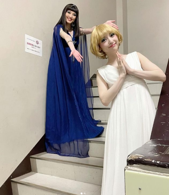 沙也加作為一名敬業演員與身邊演出者朝日相處,過去就經常傳出擦出愛火。(圖/翻攝自sayakakanda IG)