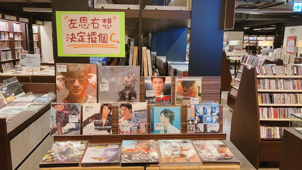 書店「左思右想」設宏宏專區!網見這幕猛虧:酸度破表