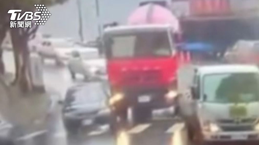 兩車擦撞無人受傷。(圖/TVBS)