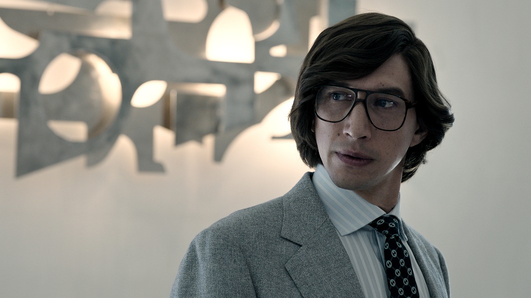 亞當崔佛（Adam Driver）飾演墨里奇奧古馳（Maurizio Gucci）。（圖／UIP提供）