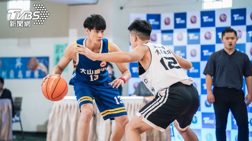 黃柏峰高中時期就是風雲人物。(圖/TVBS)