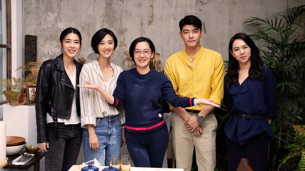 左起林思宇、桂綸鎂、導演李芸嬋、王柏傑、夏于喬。(圖/紅杉娛樂)