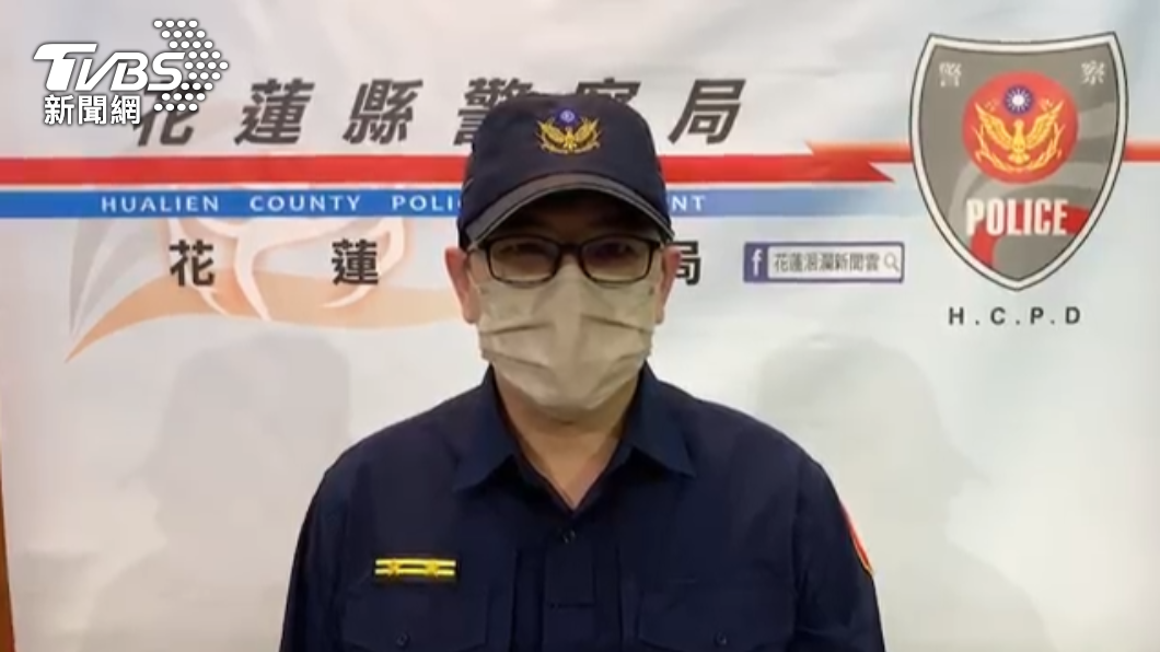 花蓮分局交通組長溫劭瑜說明案情。（圖／TVBS）